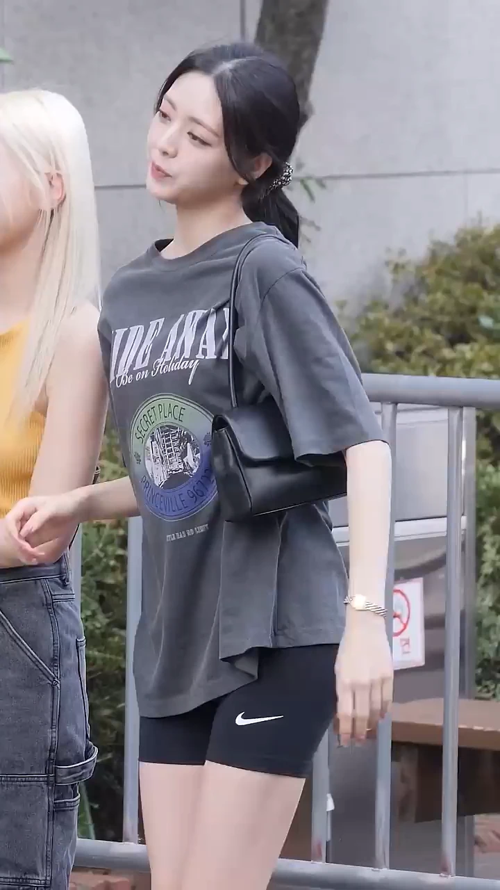 호불호 갈리는 레깅스 길이 gif_3.webp