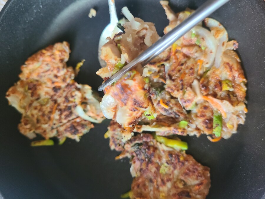 호박 깻잎 부침개 예요. 아~ 해요._1.jpg