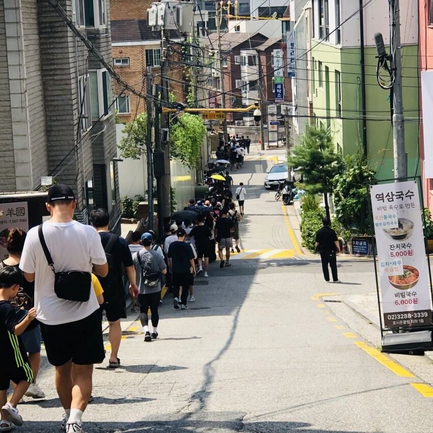 강남역에 등장한 피리부는 사나이_1.jpg