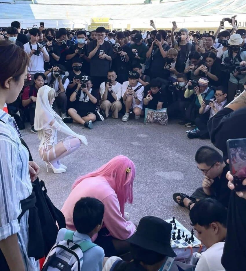 공공장소에서 코스프레 x스 하기_1.jpg
