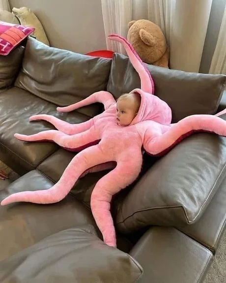 촉수괴물과의 아이 실사판.JPG_1.webp