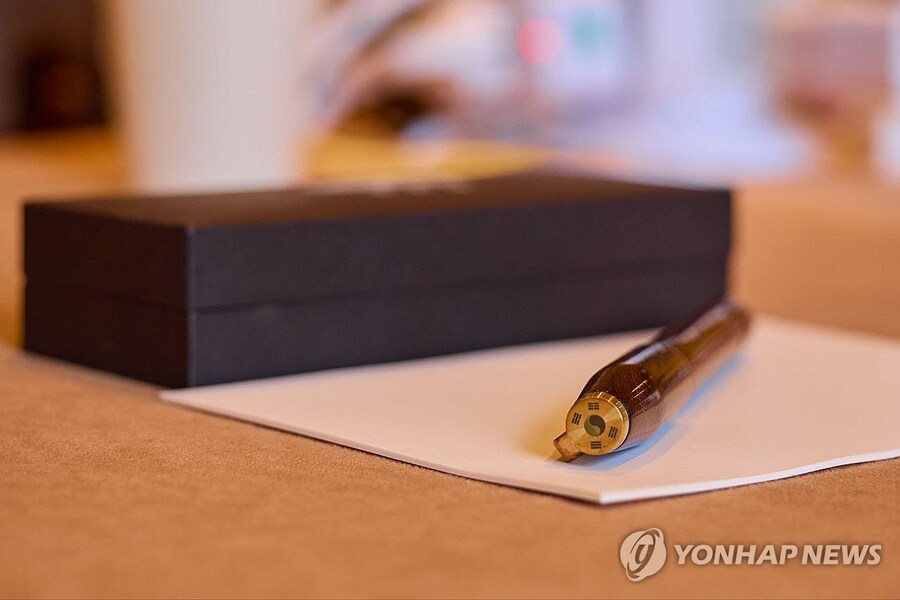 우리제품 아닌데…트럼프 극찬에 22% 급등한 모나미_1.jpg