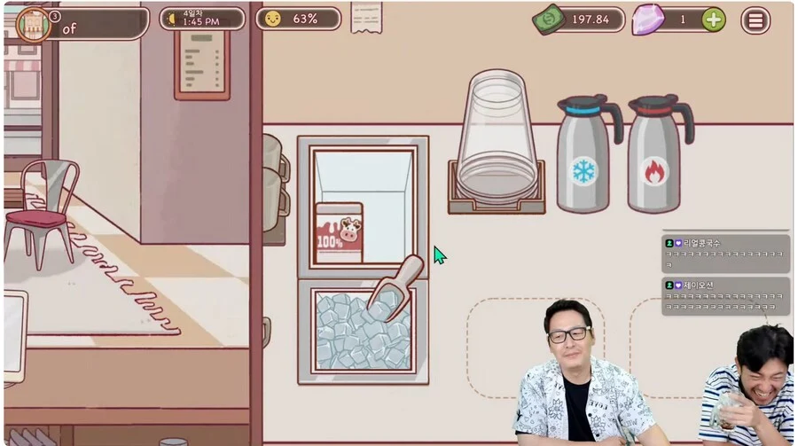 생전 처음 해보는 게임을 능숙하게하는 행복한 아저씨_1.webp