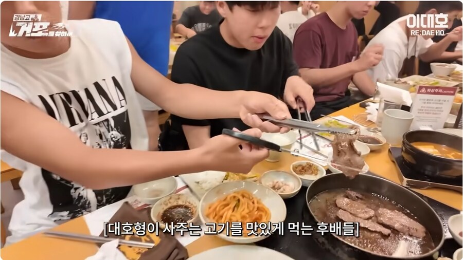 모교가 우승해서 후배들에게 통크게 한턱 쏜 대선배_8.jpg
