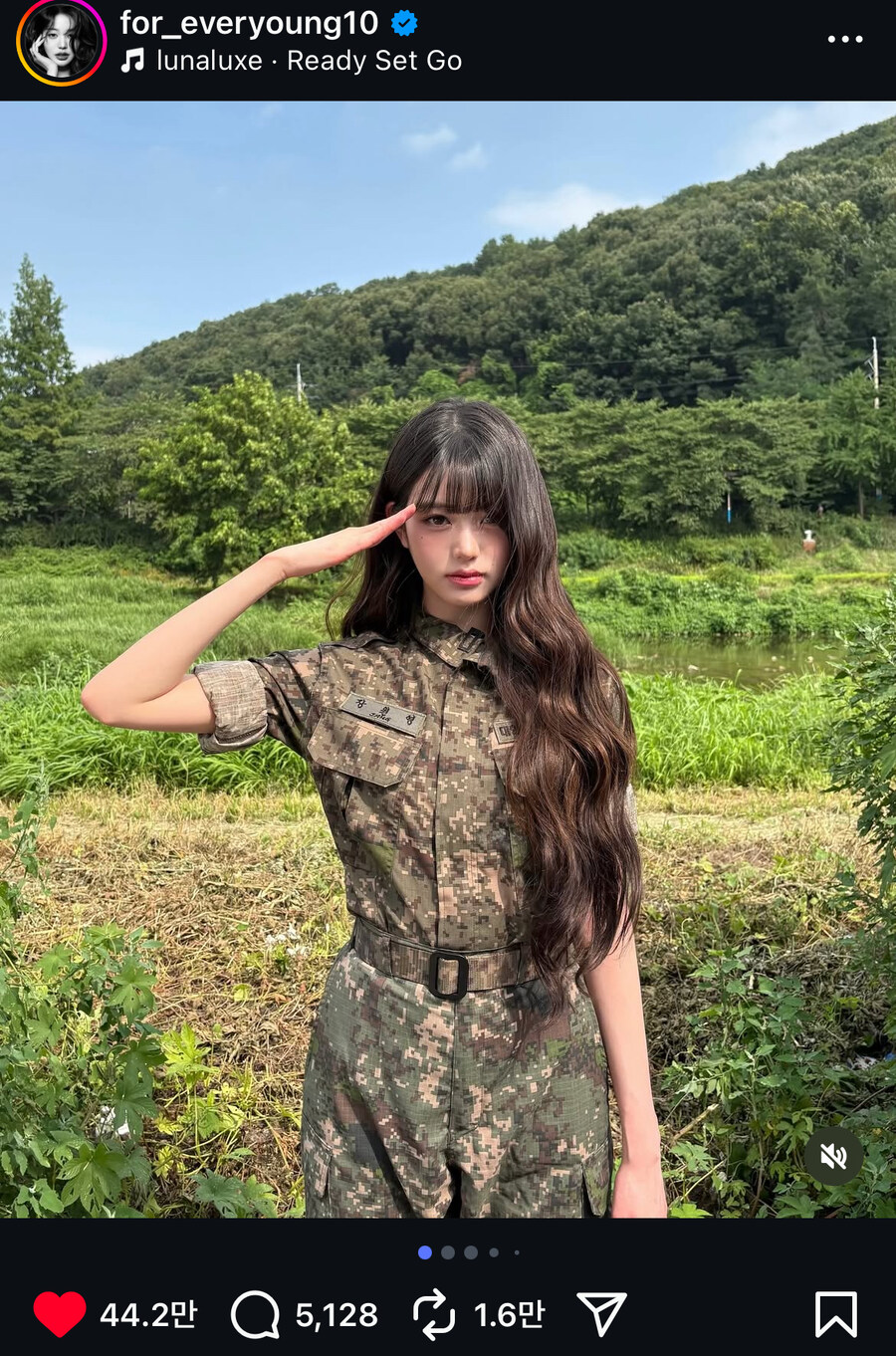 군복으로도 가려지지 않는 원영이 미모_1.jpg