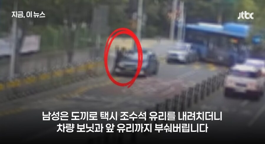 경적 올렸다고 도끼로 택시 부순 40대 검거_1.jpg