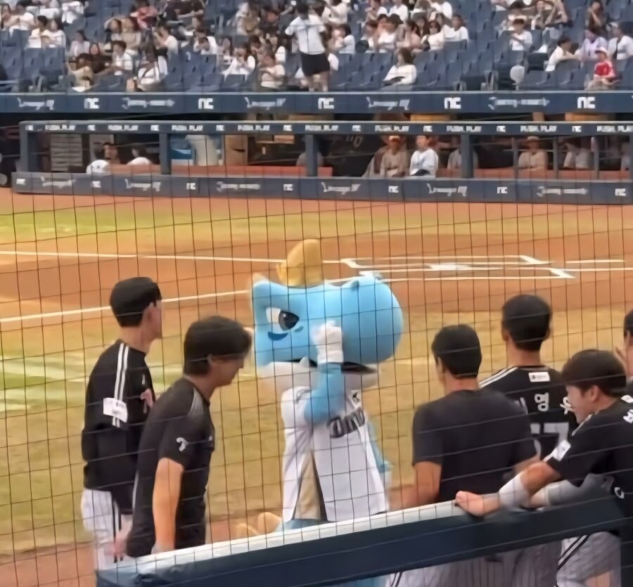 어쩌다가 상대팀가서 화이팅함_1.jpg