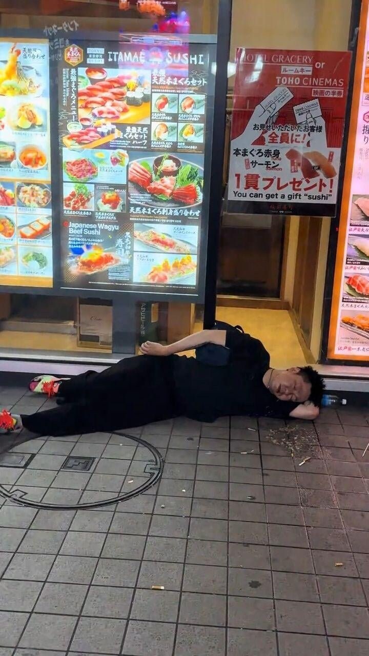 흔한 일본 신주쿠 밤거리 풍경.jpg_2.jpg