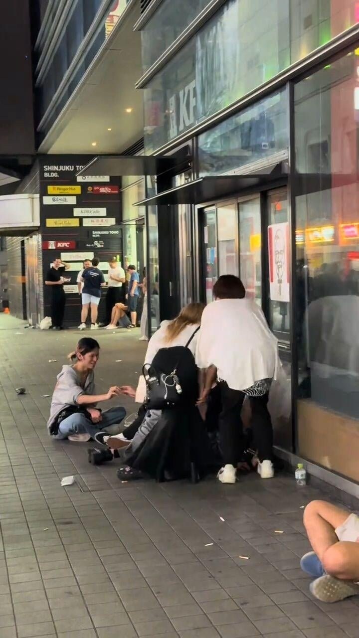 흔한 일본 신주쿠 밤거리 풍경.jpg_4.jpg