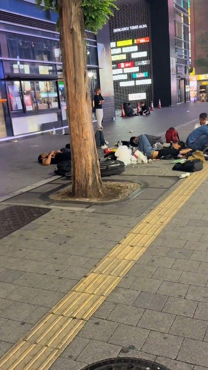 흔한 일본 신주쿠 밤거리 풍경.jpg_7.jpg
