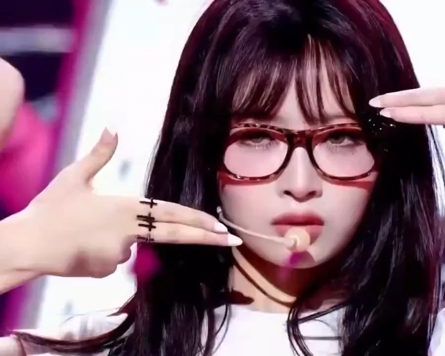 안경이 갓경인 이유 gif_3.webp