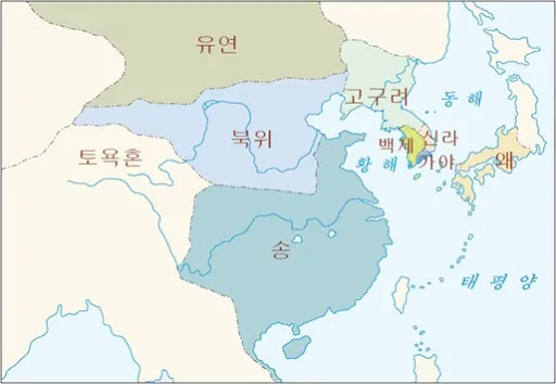 자기들을 죽이고 탄압한 악인의 얼굴에 참배하고 있는 중국 불교인들_1.webp