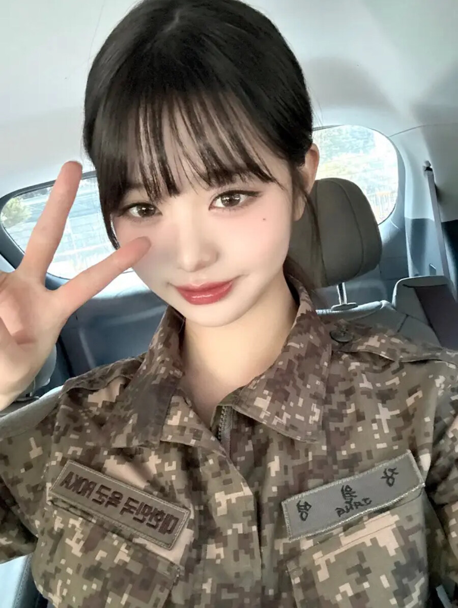 군복 입은 장원영_5.jpg