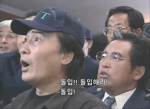 경찰 메뉴얼을 비웃는 테러리스트_21.jpg