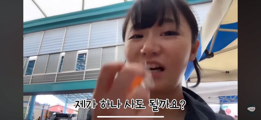 과자가게 무전취식하는 할머니_6.jpg