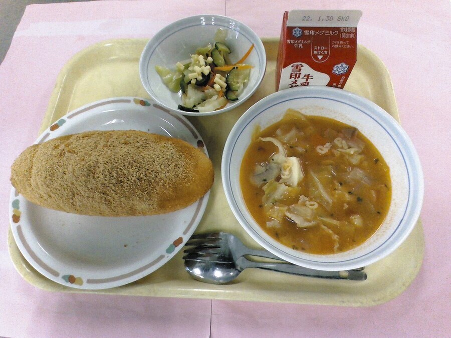 한국이면 민원 들어오는 일본 급식.jpg_1.jpg