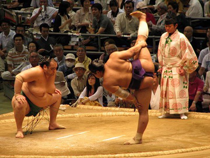 후방)일본 전통복장 입은 애들이 I자 자세 하는 짤_1.jpg