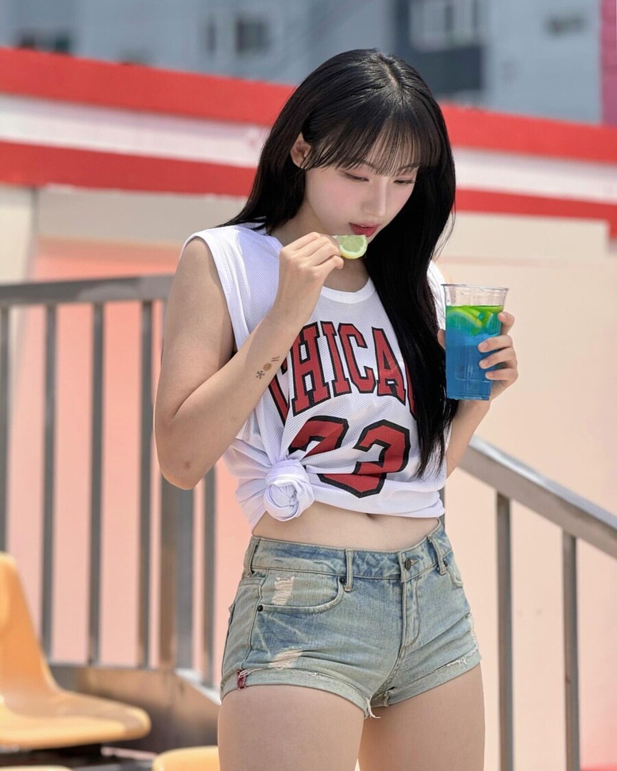 허벅지가 쩌는 치어리더 jpg_3.jpg