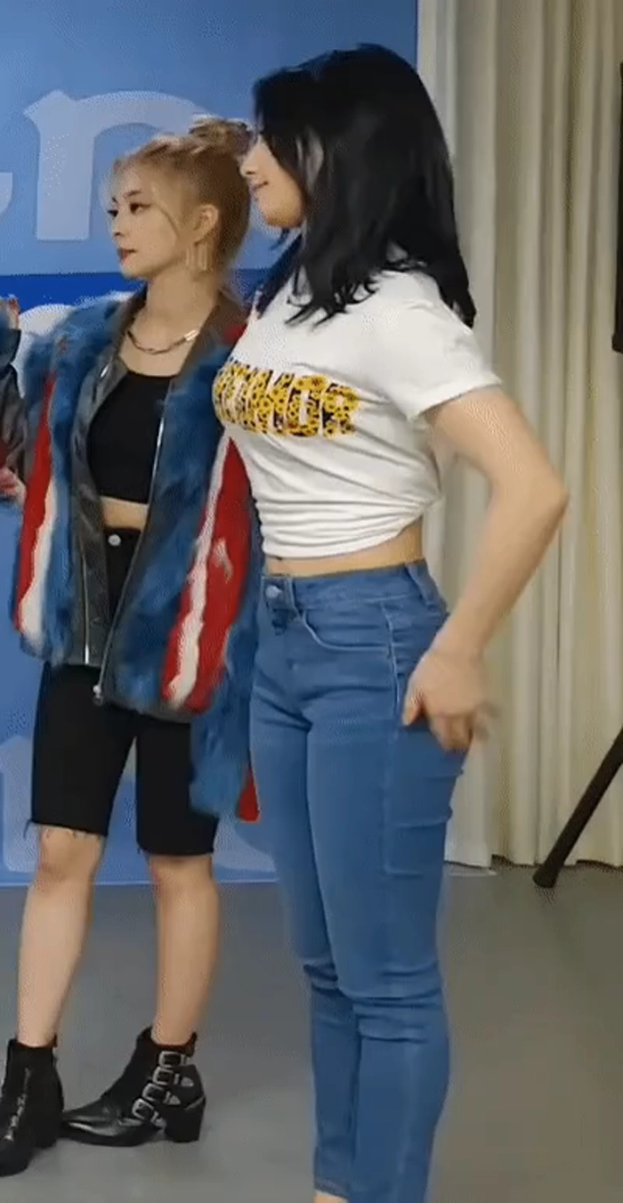 호불호 갈리는 몸매 gif_1.webp