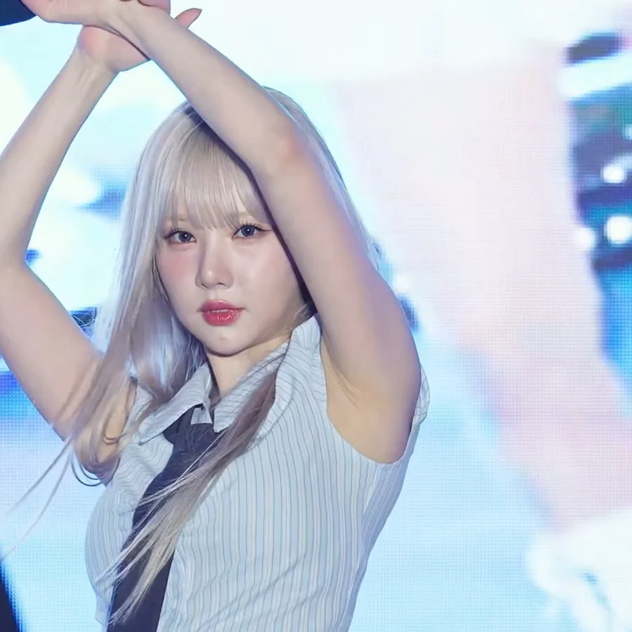 겨드랑이 강조 자세 gif_1.webp