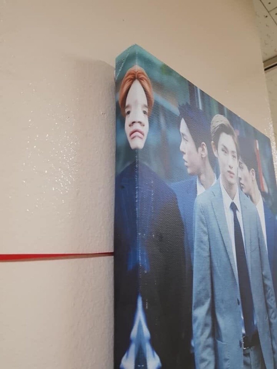 아이돌 액자 대참사.jpg_1.jpg