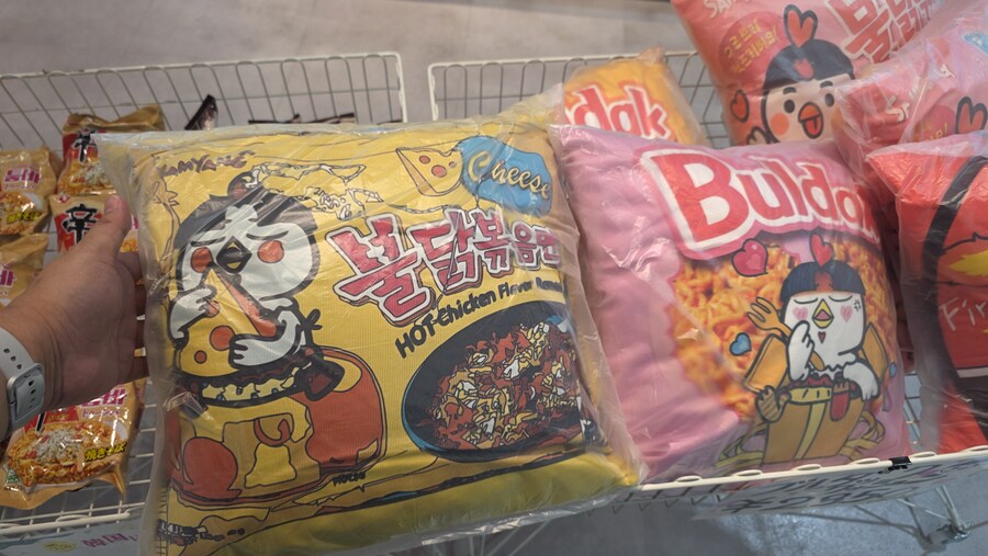 일본여행하다 본 불닭쿠션_2.jpg
