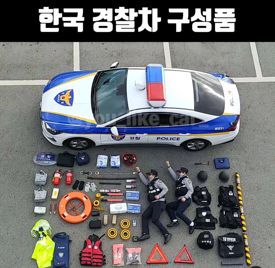 한국 경찰차 구성품_1.jpg