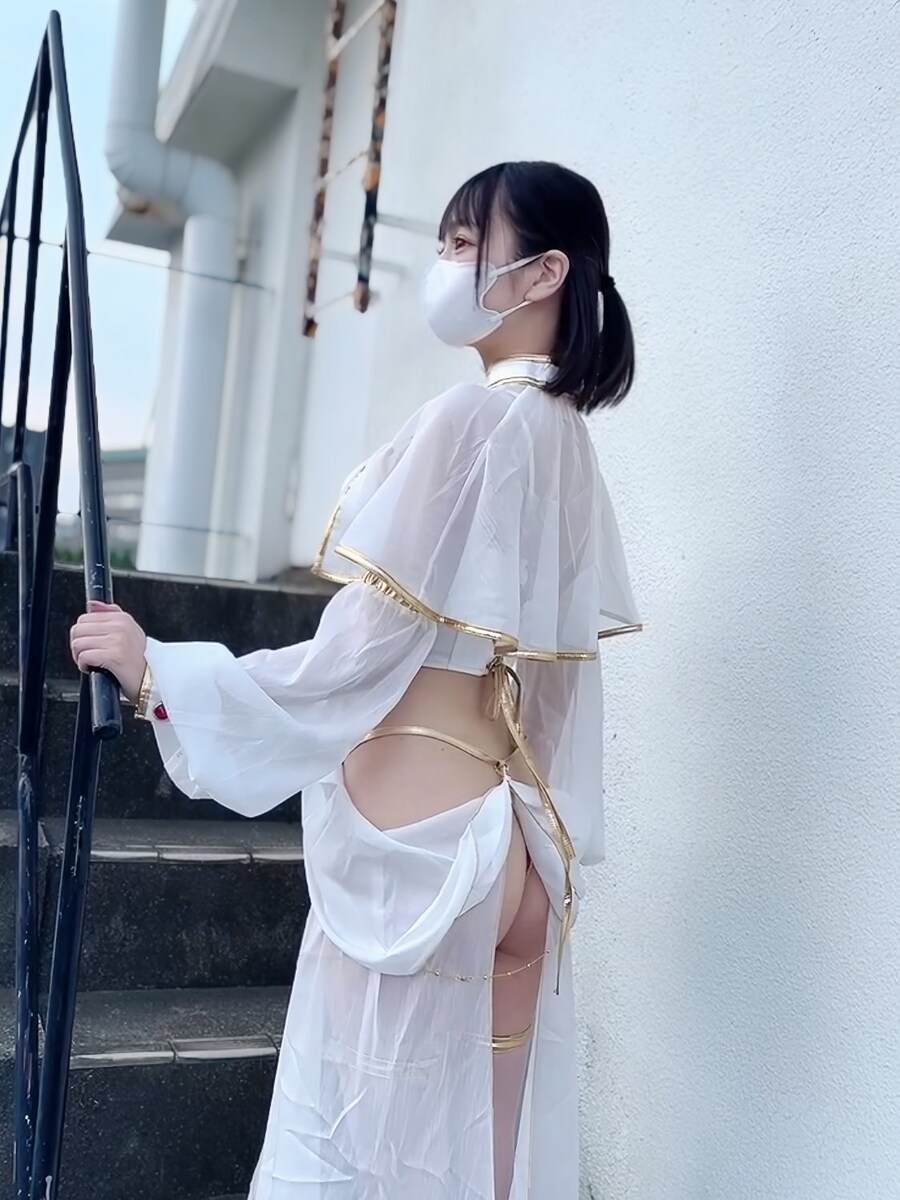 호불호갈리는 코스프레 뒷태_1.jpg
