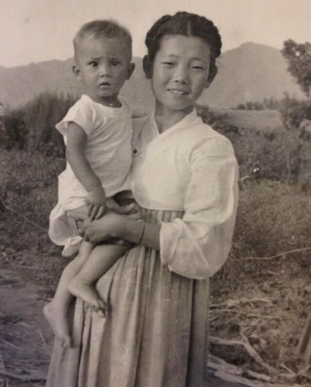 레딧에 올라온 한국전쟁 시절 한미 부부 사진_3.jpg