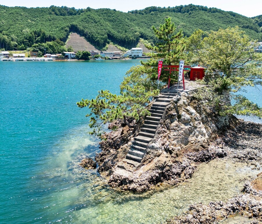 일본, 섬 구석에 있는 작은 신사⛩_2.jpg