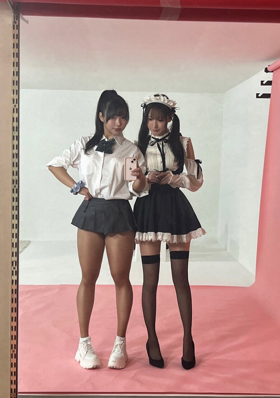 남자는 왼쪽 여자는 오른쪽_1.jpg