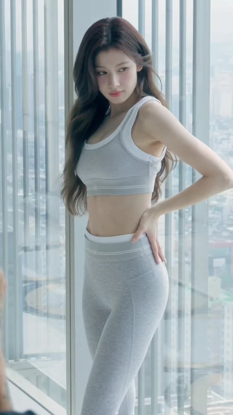 열도의 레깅스 입은 누나 gif_2.webp