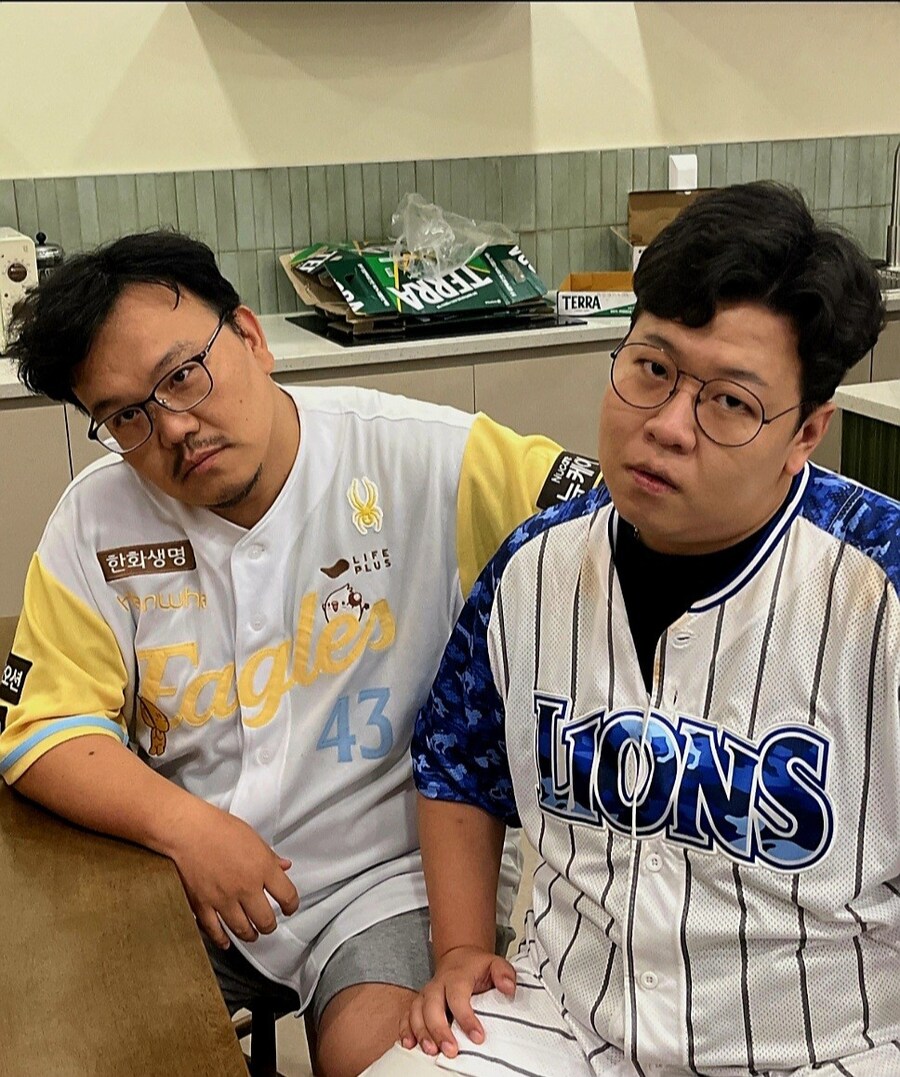 평범한 야구팬 두 사람_1.jpg