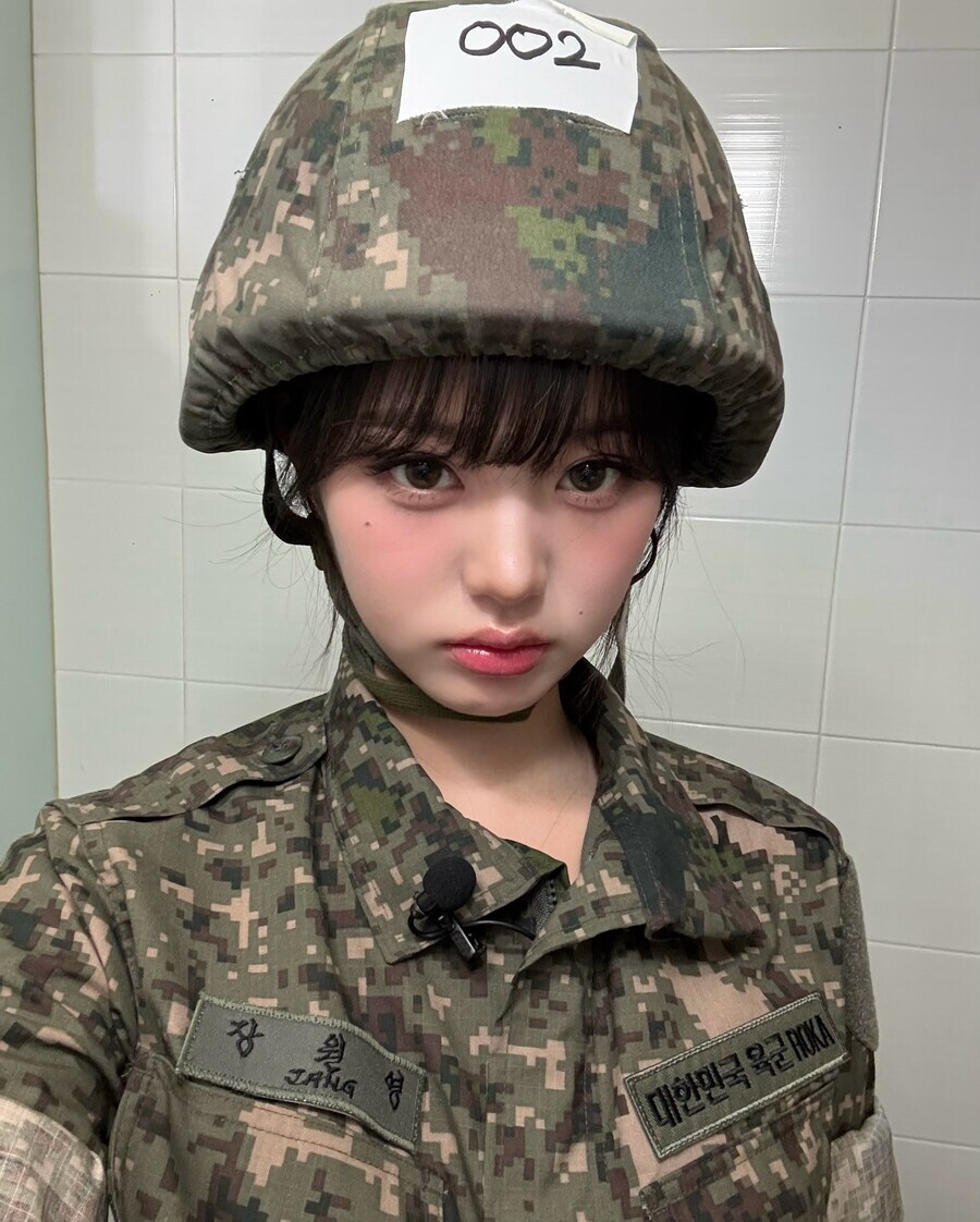 군복입은 장원영_1.jpg