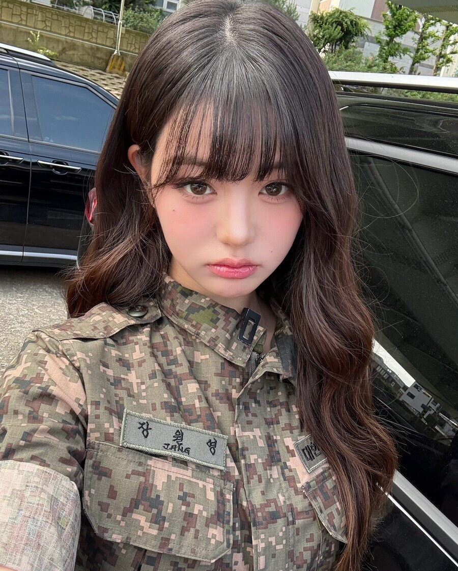 군복입은 장원영_3.jpg