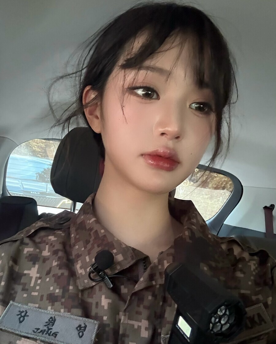 군복입은 장원영_4.jpg