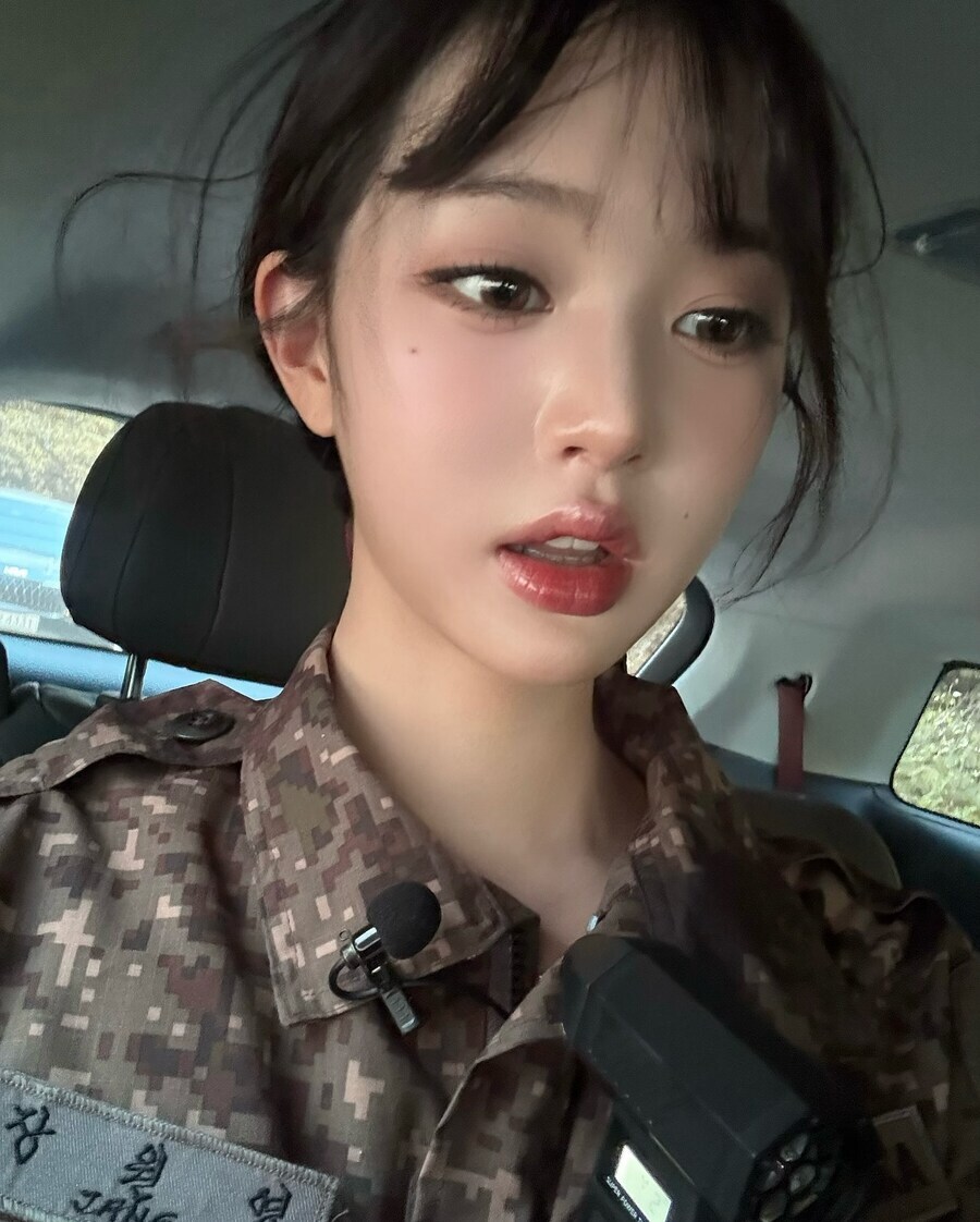 군복입은 장원영_5.jpg
