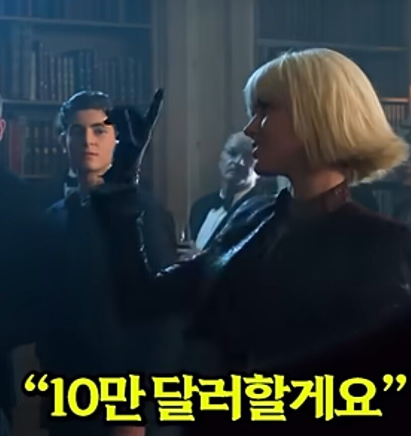 경매장에서 깐족대며 인성질하는 소년_2.jpg