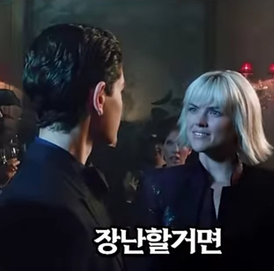 경매장에서 깐족대며 인성질하는 소년_9.jpg
