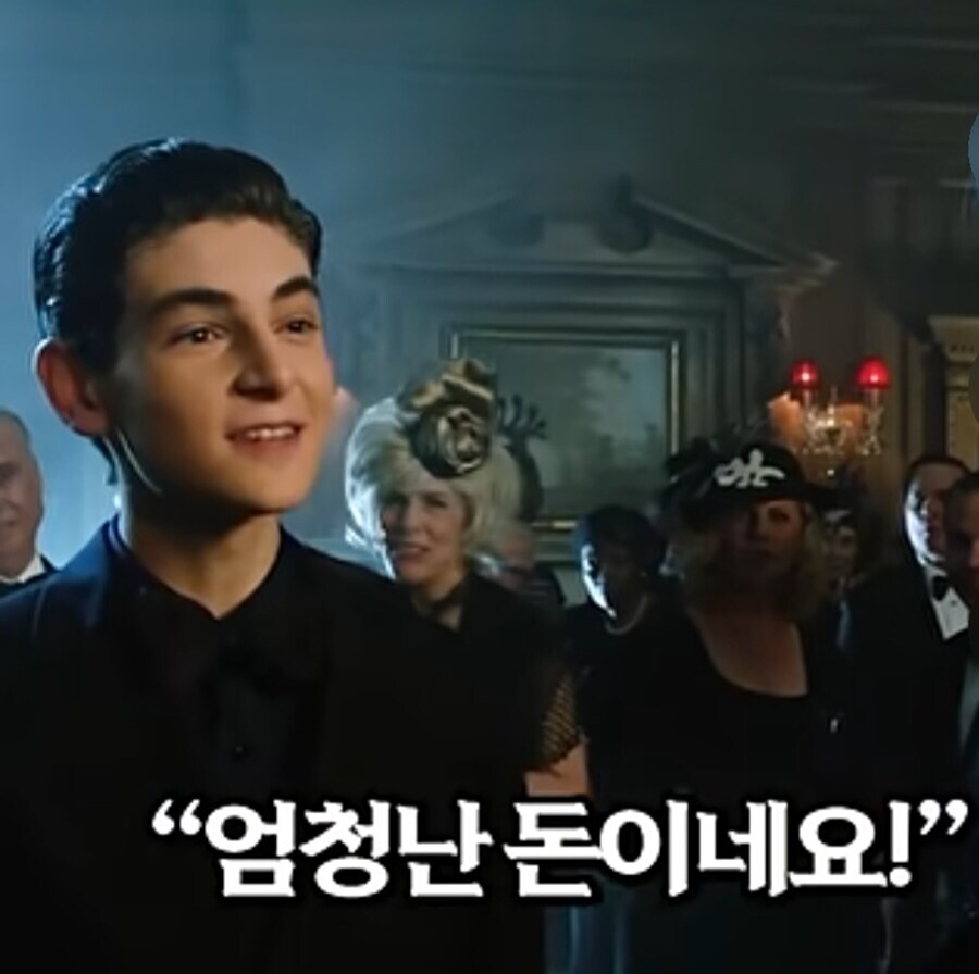 경매장에서 깐족대며 인성질하는 소년_22.jpg