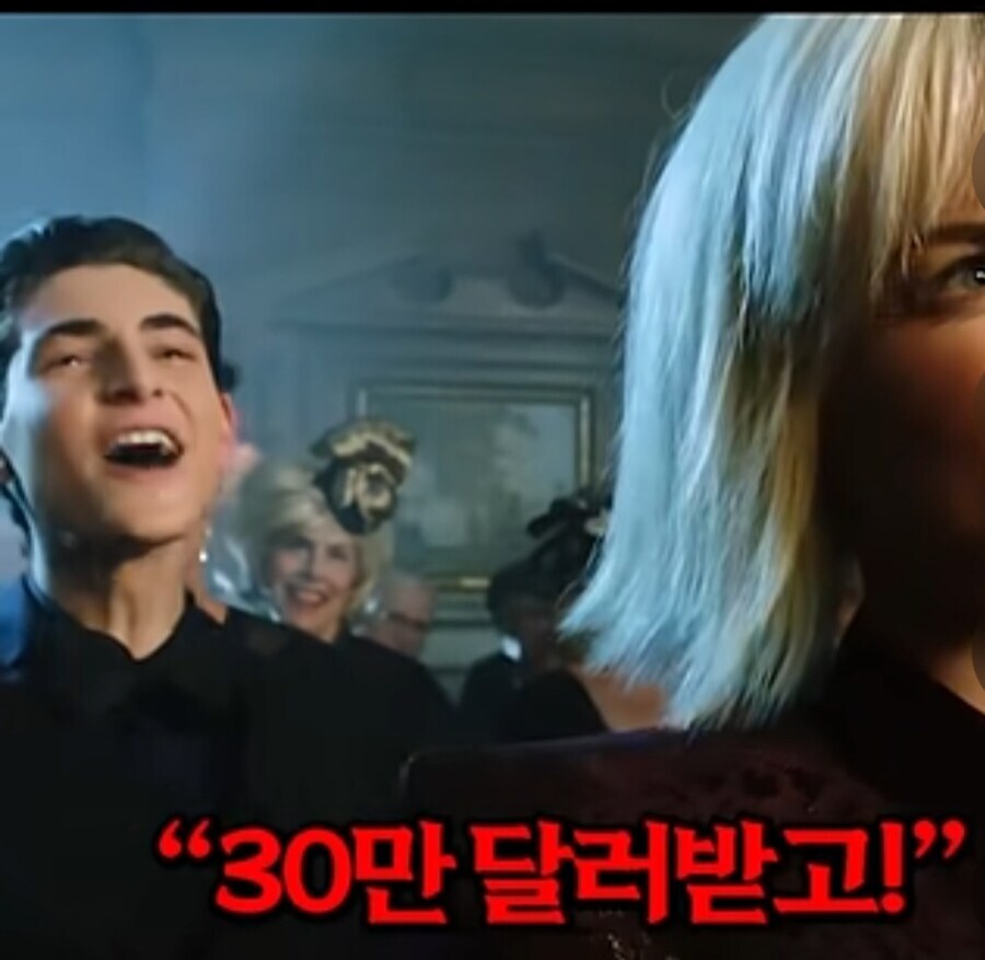경매장에서 깐족대며 인성질하는 소년_15.jpg