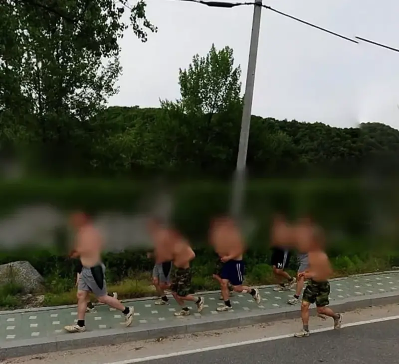 로드뷰에 찍힌 러닝크루.jpg_2.webp