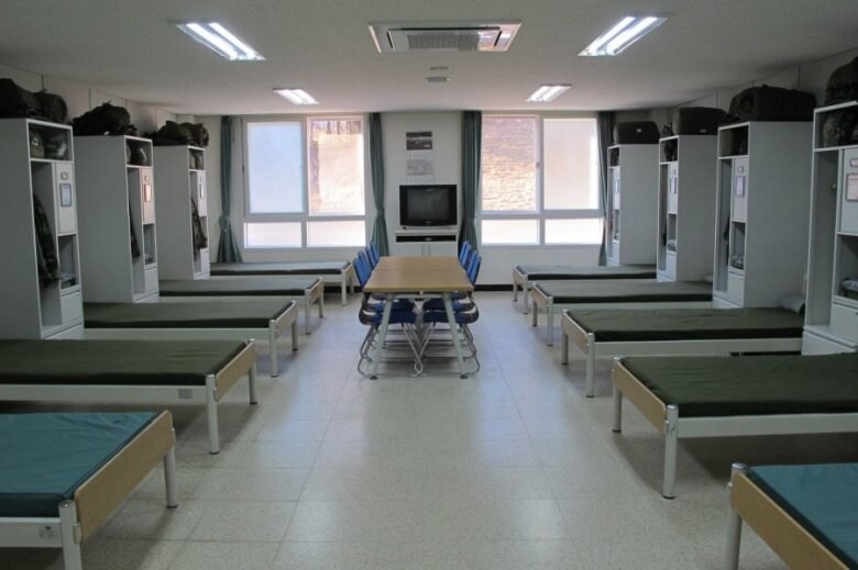 용사를 불러와서 헐값에 부려먹고 내다버리는 이세계_1.jpg