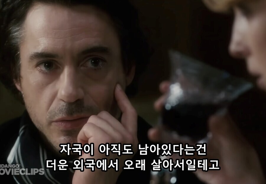 셜록홈즈 시리즈가 영상화되면 꼭 나오는 장면_11.jpg