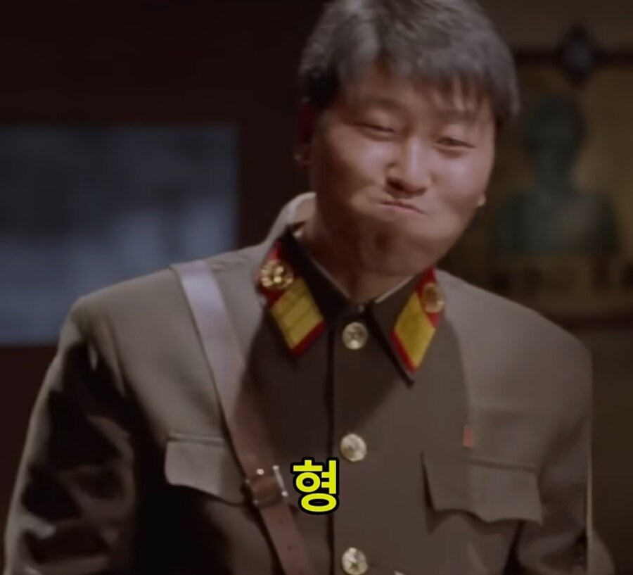 남한으로 내려오라는 말에 먹던것도 뱉고 정색하는 북한군_6.jpg