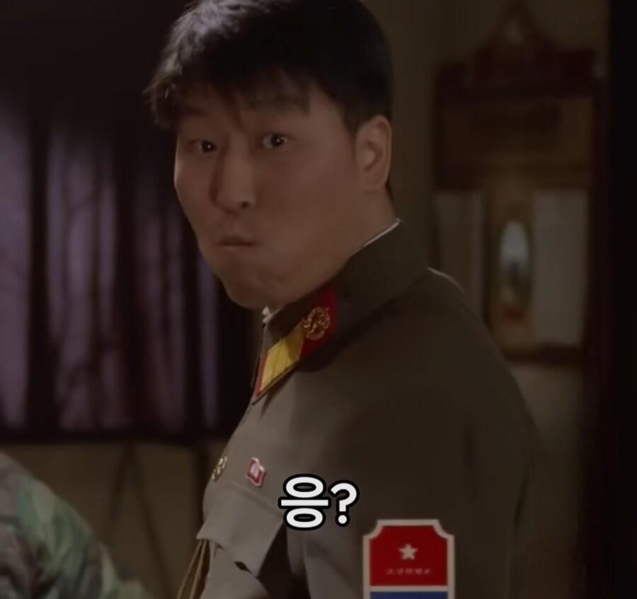 남한으로 내려오라는 말에 먹던것도 뱉고 정색하는 북한군_7.jpg