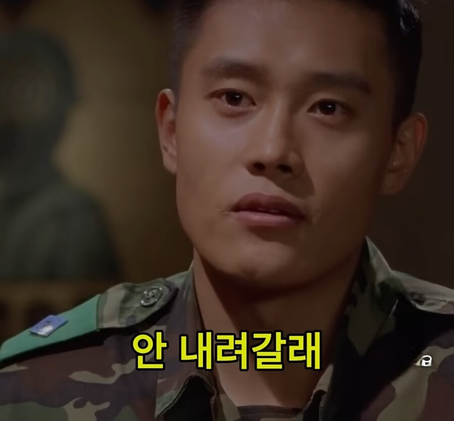 남한으로 내려오라는 말에 먹던것도 뱉고 정색하는 북한군_8.jpg