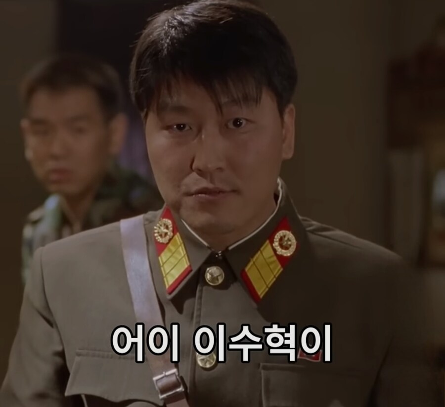 남한으로 내려오라는 말에 먹던것도 뱉고 정색하는 북한군_16.jpg