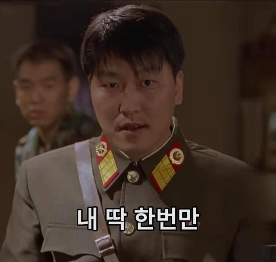 남한으로 내려오라는 말에 먹던것도 뱉고 정색하는 북한군_17.jpg