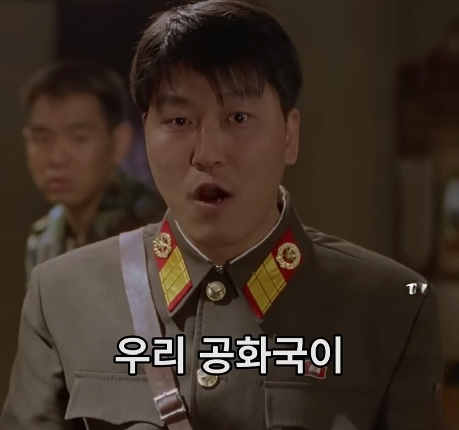 남한으로 내려오라는 말에 먹던것도 뱉고 정색하는 북한군_22.jpg